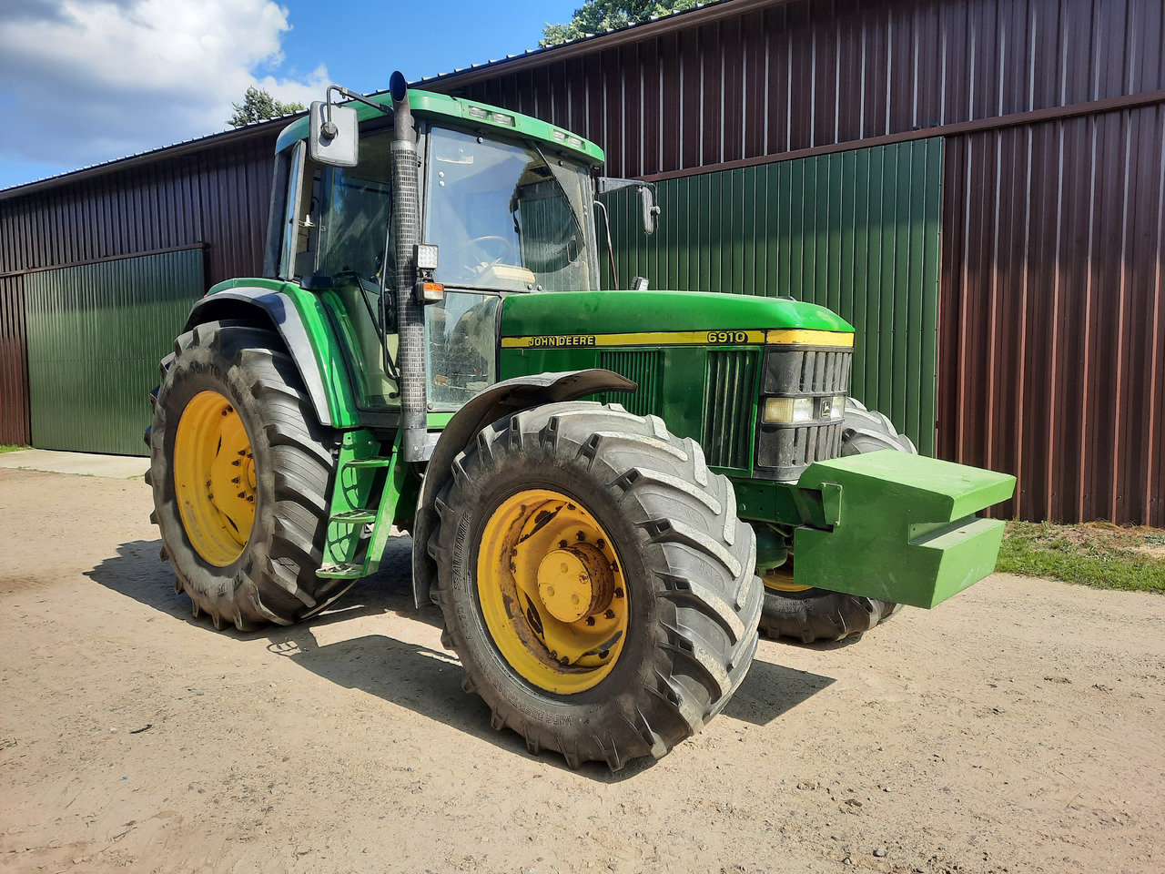 JOHN DEERE 6910 - Traktor: slika JOHN DEERE 6910 - Traktor JOHN DEERE 6910 - Traktor: slika JOHN DEERE 6910 - Traktor