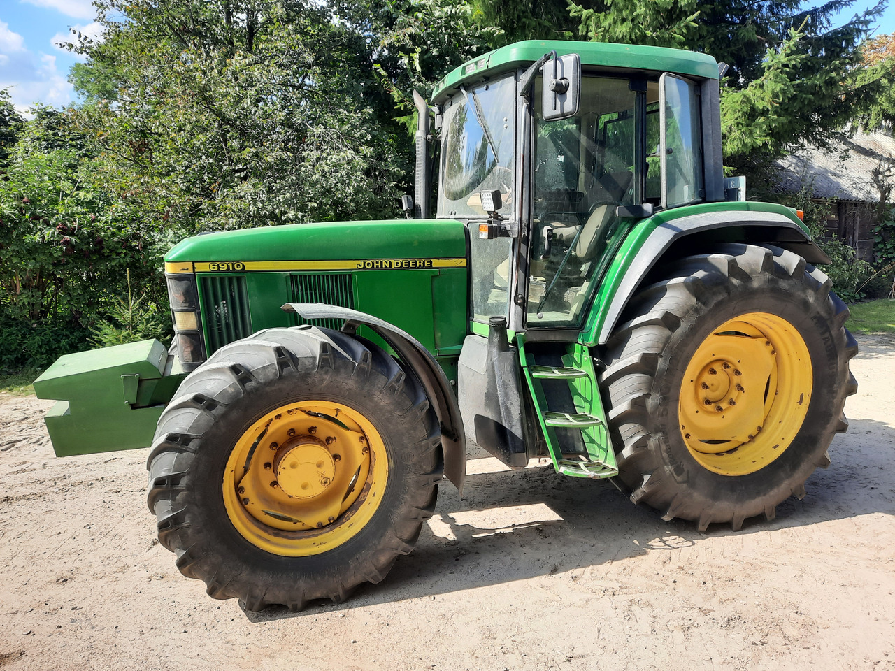 JOHN DEERE 6910 - Traktor: slika JOHN DEERE 6910 - Traktor JOHN DEERE 6910 - Traktor: slika JOHN DEERE 6910 - Traktor