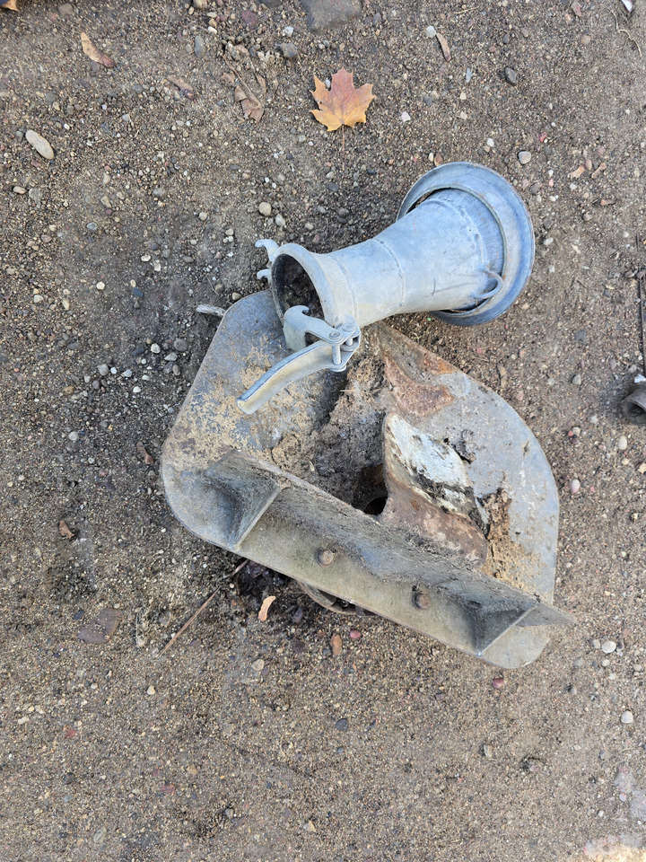 Jako 14000 - Cisterna za gnojnicu: slika Jako 14000 - Cisterna za gnojnicu Jako 14000 - Cisterna za gnojnicu: slika Jako 14000 - Cisterna za gnojnicu