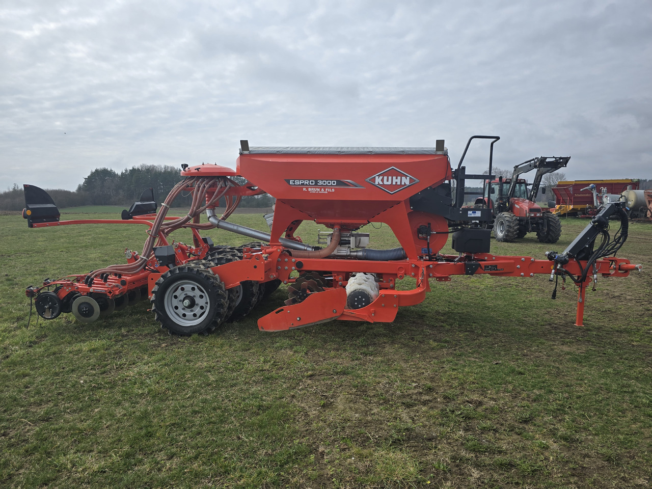 KUHN ESPRO 3000 VFB - Kombajn i sijačica: slika KUHN ESPRO 3000 VFB - Kombajn i sijačica KUHN ESPRO 3000 VFB - Kombajn i sijačica: slika KUHN ESPRO 3000 VFB - Kombajn i sijačica