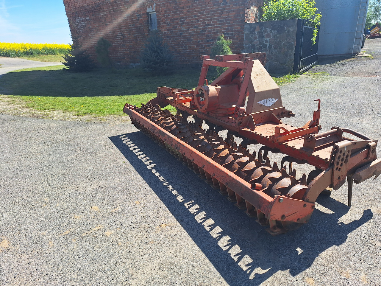 KUHN HR3001D - Drljača: slika KUHN HR3001D - Drljača KUHN HR3001D - Drljača: slika KUHN HR3001D - Drljača