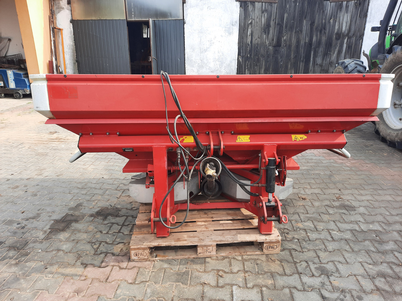 LELY CENTERLINER SX 2000 L - Rasipač gnojiva: slika LELY CENTERLINER SX 2000 L - Rasipač gnojiva LELY CENTERLINER SX 2000 L - Rasipač gnojiva: slika LELY CENTERLINER SX 2000 L - Rasipač gnojiva