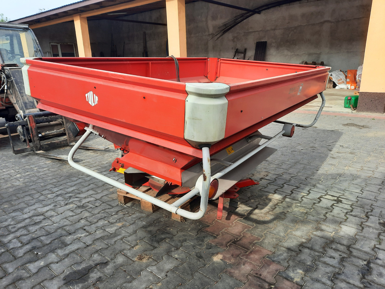 LELY CENTERLINER SX 2000 L - Rasipač gnojiva: slika LELY CENTERLINER SX 2000 L - Rasipač gnojiva LELY CENTERLINER SX 2000 L - Rasipač gnojiva: slika LELY CENTERLINER SX 2000 L - Rasipač gnojiva