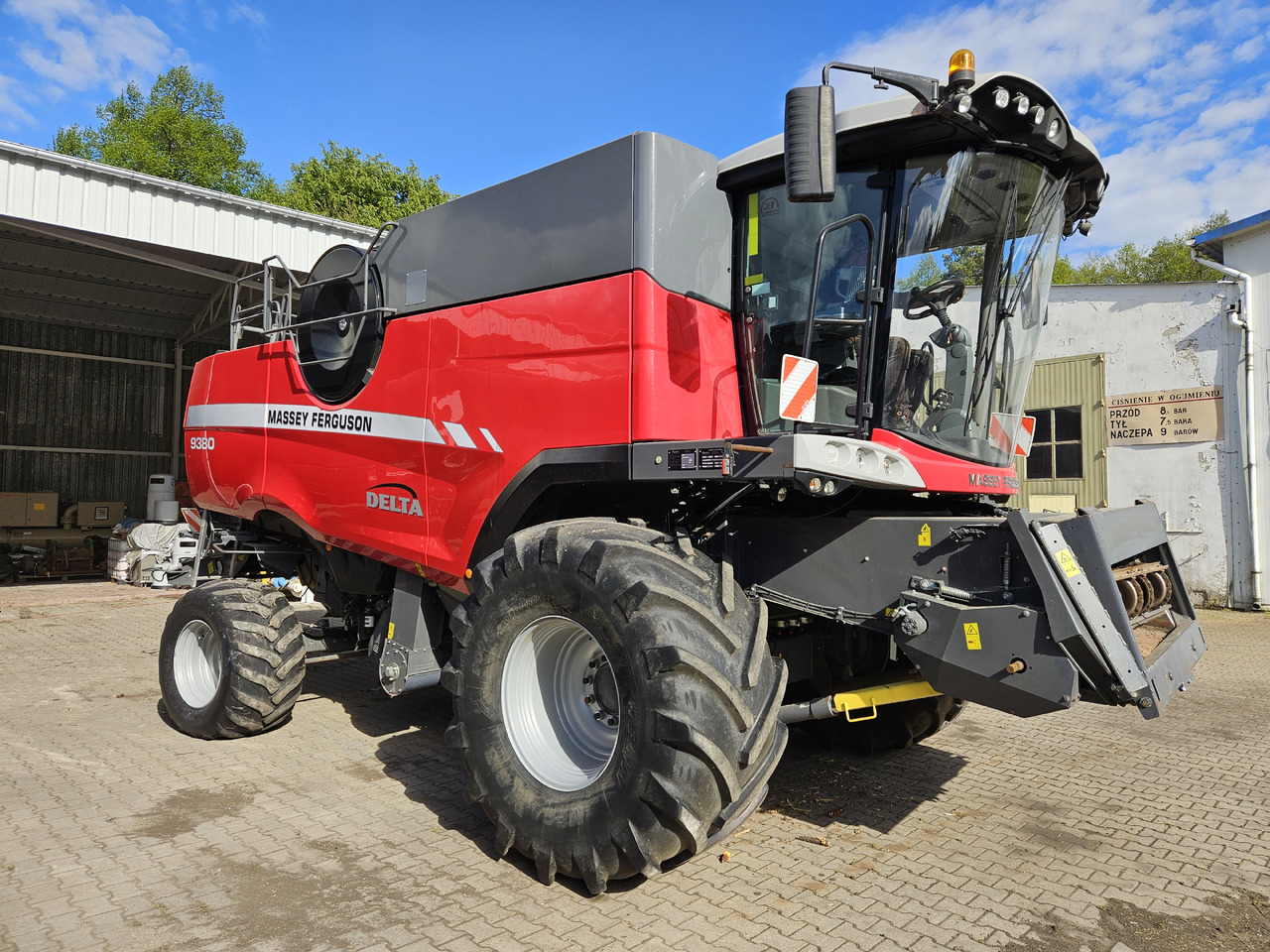 Massey Ferguson Delta 9380 - Kombajn za žetvu: slika Massey Ferguson Delta 9380 - Kombajn za žetvu Massey Ferguson Delta 9380 - Kombajn za žetvu: slika Massey Ferguson Delta 9380 - Kombajn za žetvu