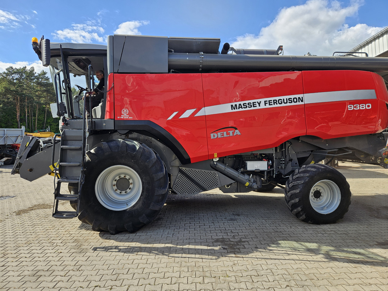 Massey Ferguson Delta 9380 - Kombajn za žetvu: slika Massey Ferguson Delta 9380 - Kombajn za žetvu Massey Ferguson Delta 9380 - Kombajn za žetvu: slika Massey Ferguson Delta 9380 - Kombajn za žetvu