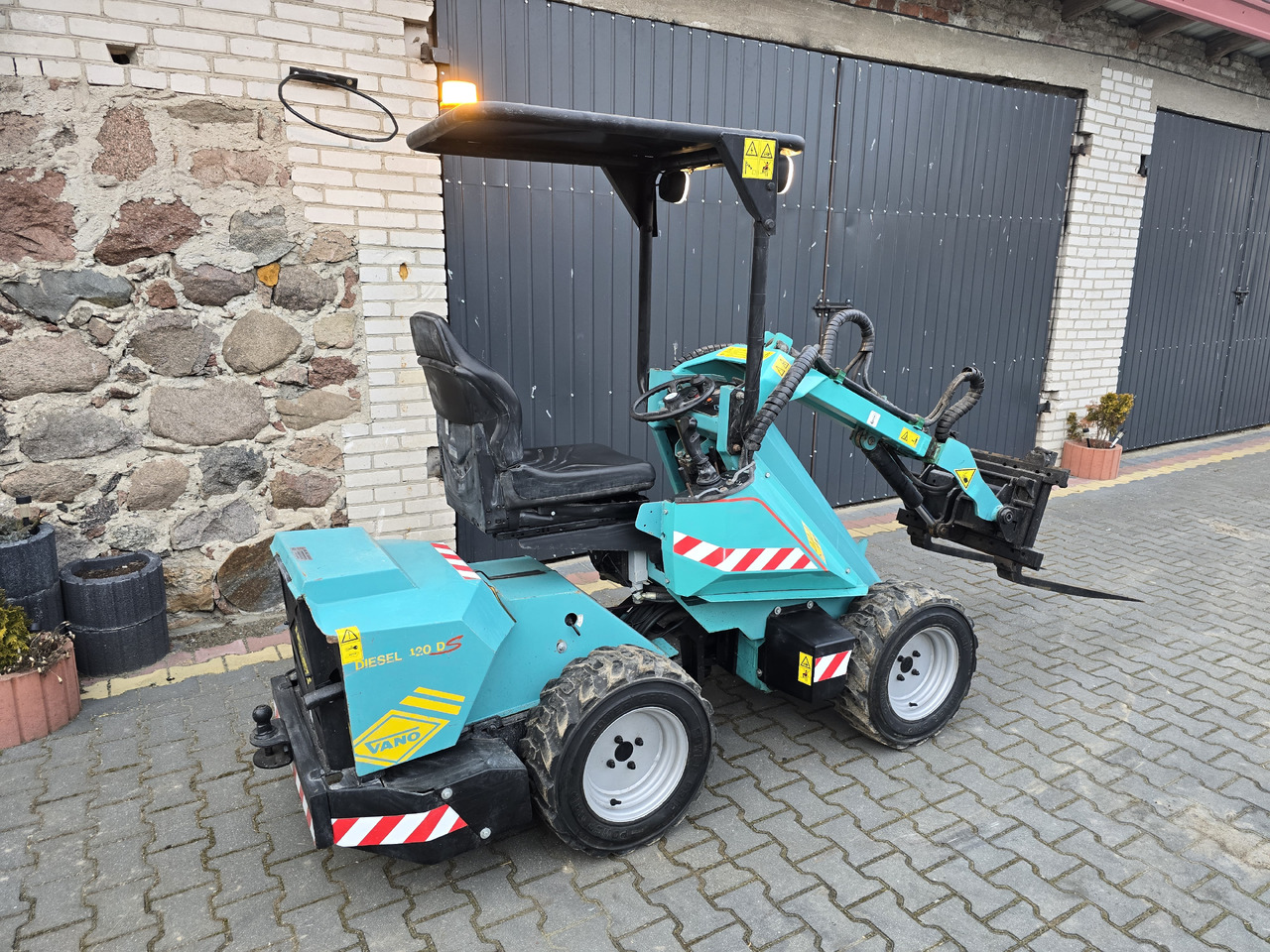 VANO 120 DS - Mini utovarivač: slika VANO 120 DS - Mini utovarivač VANO 120 DS - Mini utovarivač: slika VANO 120 DS - Mini utovarivač