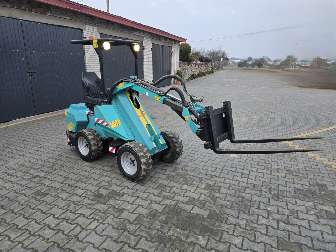 VANO 120 DS - Mini utovarivač: slika VANO 120 DS - Mini utovarivač VANO 120 DS - Mini utovarivač: slika VANO 120 DS - Mini utovarivač