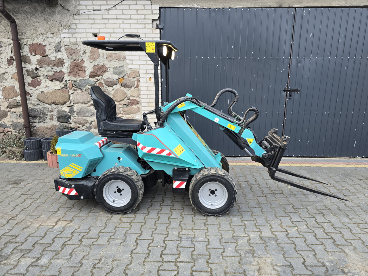 VANO 120 DS - Mini utovarivač: slika VANO 120 DS - Mini utovarivač VANO 120 DS - Mini utovarivač: slika VANO 120 DS - Mini utovarivač