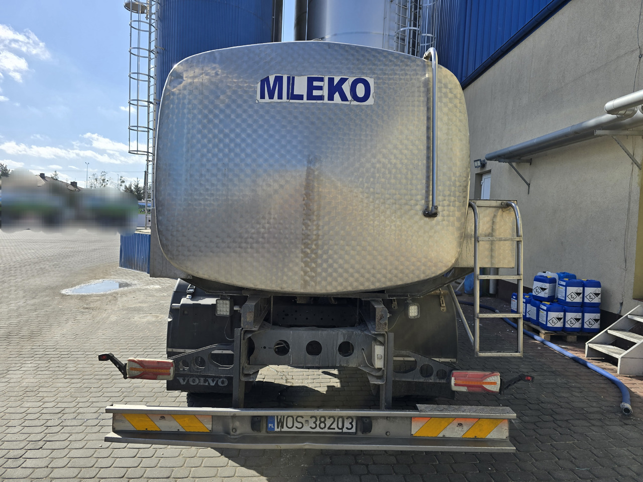 VOLVO FL 220 - Kamion cisterna: slika VOLVO FL 220 - Kamion cisterna VOLVO FL 220 - Kamion cisterna: slika VOLVO FL 220 - Kamion cisterna
