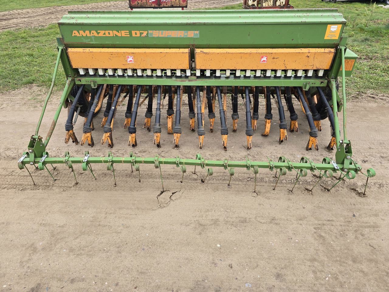 Amazone D7 SUPER-S Typ 30 - Oprema za sijanje: slika amazone D7 SUPER-S Typ 30 - Oprema za sijanje Amazone D7 SUPER-S Typ 30 - Oprema za sijanje: slika amazone D7 SUPER-S Typ 30 - Oprema za sijanje