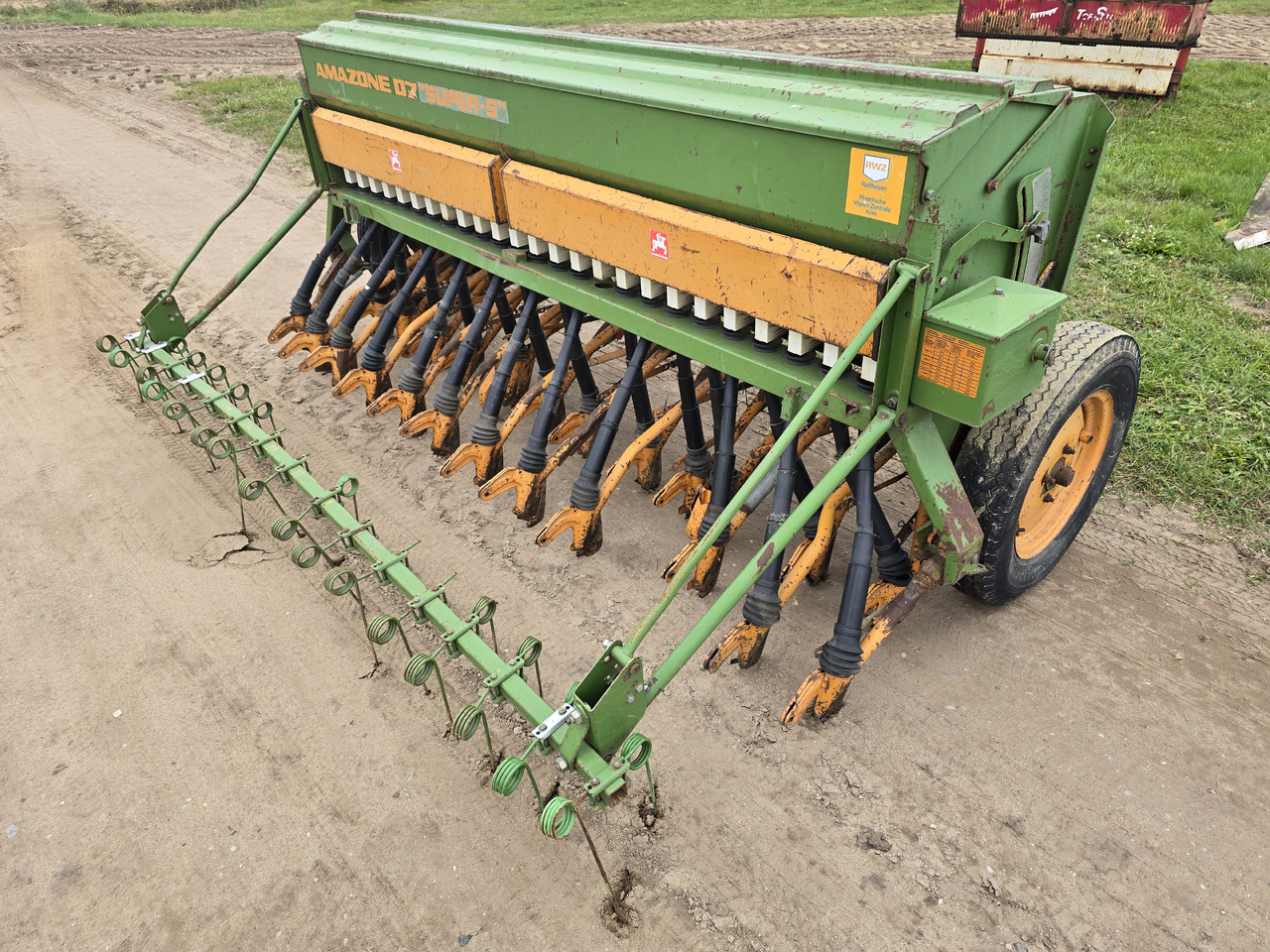 Amazone D7 SUPER-S Typ 30 - Oprema za sijanje: slika amazone D7 SUPER-S Typ 30 - Oprema za sijanje Amazone D7 SUPER-S Typ 30 - Oprema za sijanje: slika amazone D7 SUPER-S Typ 30 - Oprema za sijanje