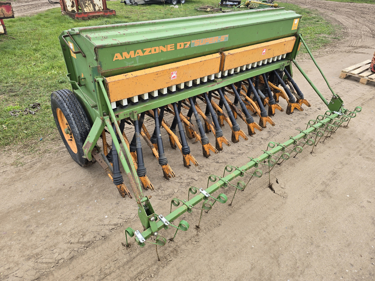 Amazone D7 SUPER-S Typ 30 - Oprema za sijanje: slika amazone D7 SUPER-S Typ 30 - Oprema za sijanje Amazone D7 SUPER-S Typ 30 - Oprema za sijanje: slika amazone D7 SUPER-S Typ 30 - Oprema za sijanje