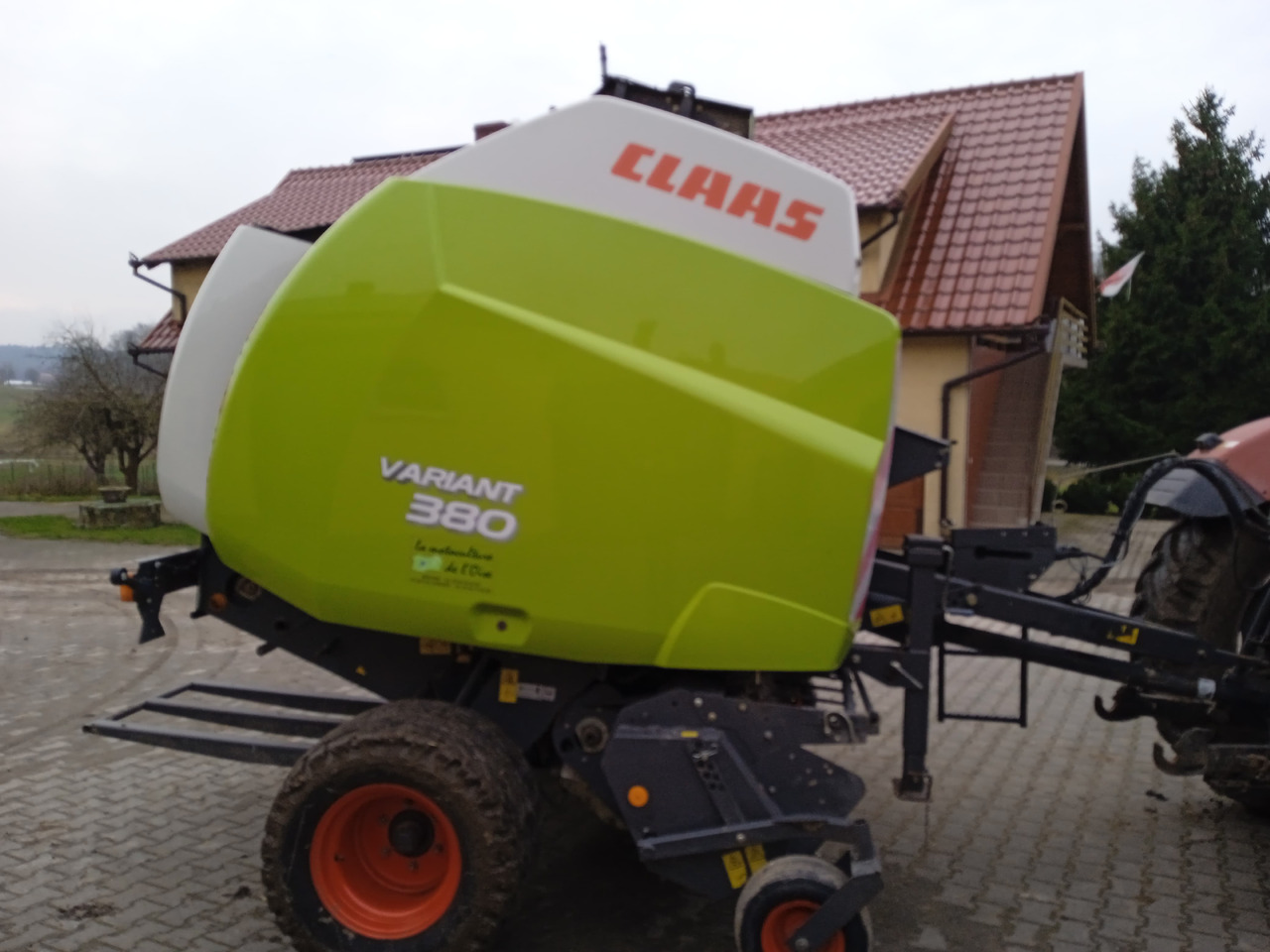 Claas Wariant 380 - Rolo balirka: slika claas Wariant 380 - Rolo balirka Claas Wariant 380 - Rolo balirka: slika claas Wariant 380 - Rolo balirka