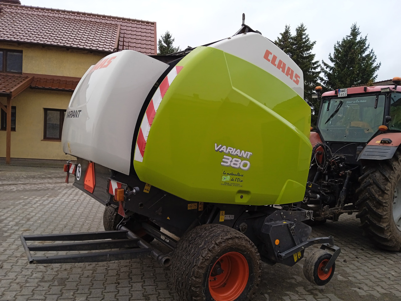 Claas Wariant 380 - Rolo balirka: slika claas Wariant 380 - Rolo balirka Claas Wariant 380 - Rolo balirka: slika claas Wariant 380 - Rolo balirka