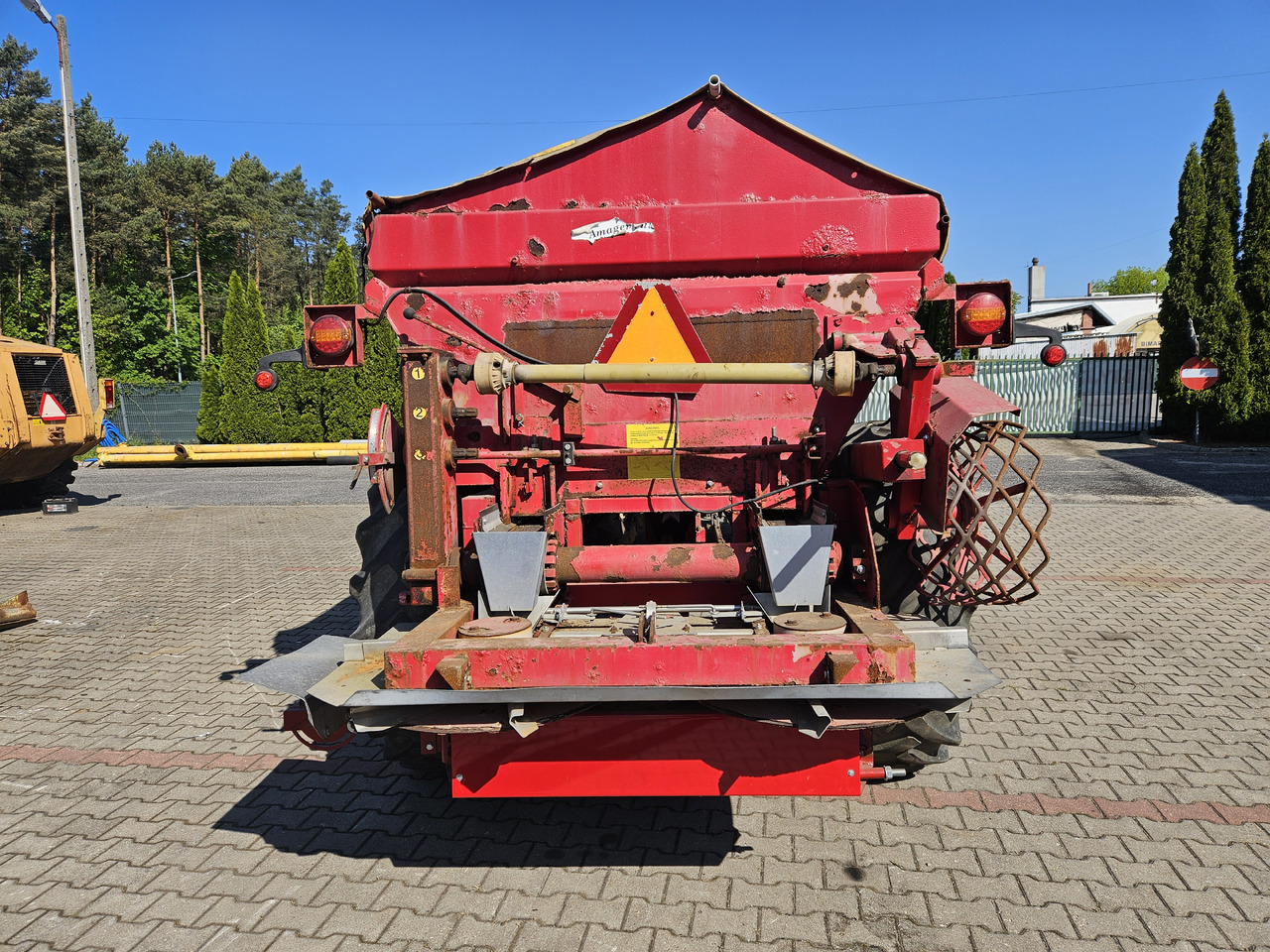 Inna B4 - Deponator gnojnice: slika inna B4 - Deponator gnojnice Inna B4 - Deponator gnojnice: slika inna B4 - Deponator gnojnice