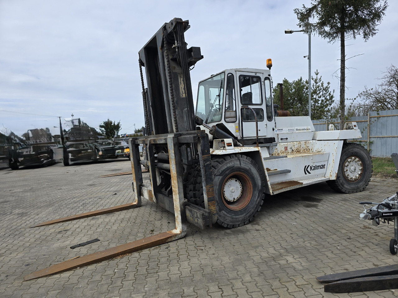 Kalmar DC18-1200N LB - Transporter kontejnera/ Kamion s izmjenjivim sanducima: slika kalmar DC18-1200N LB - Transporter kontejnera/ Kamion s izmjenjivim sanducima Kalmar DC18-1200N LB - Transporter kontejnera/ Kamion s izmjenjivim sanducima: slika kalmar DC18-1200N LB - Transporter kontejnera/ Kamion s izmjenjivim sanducima
