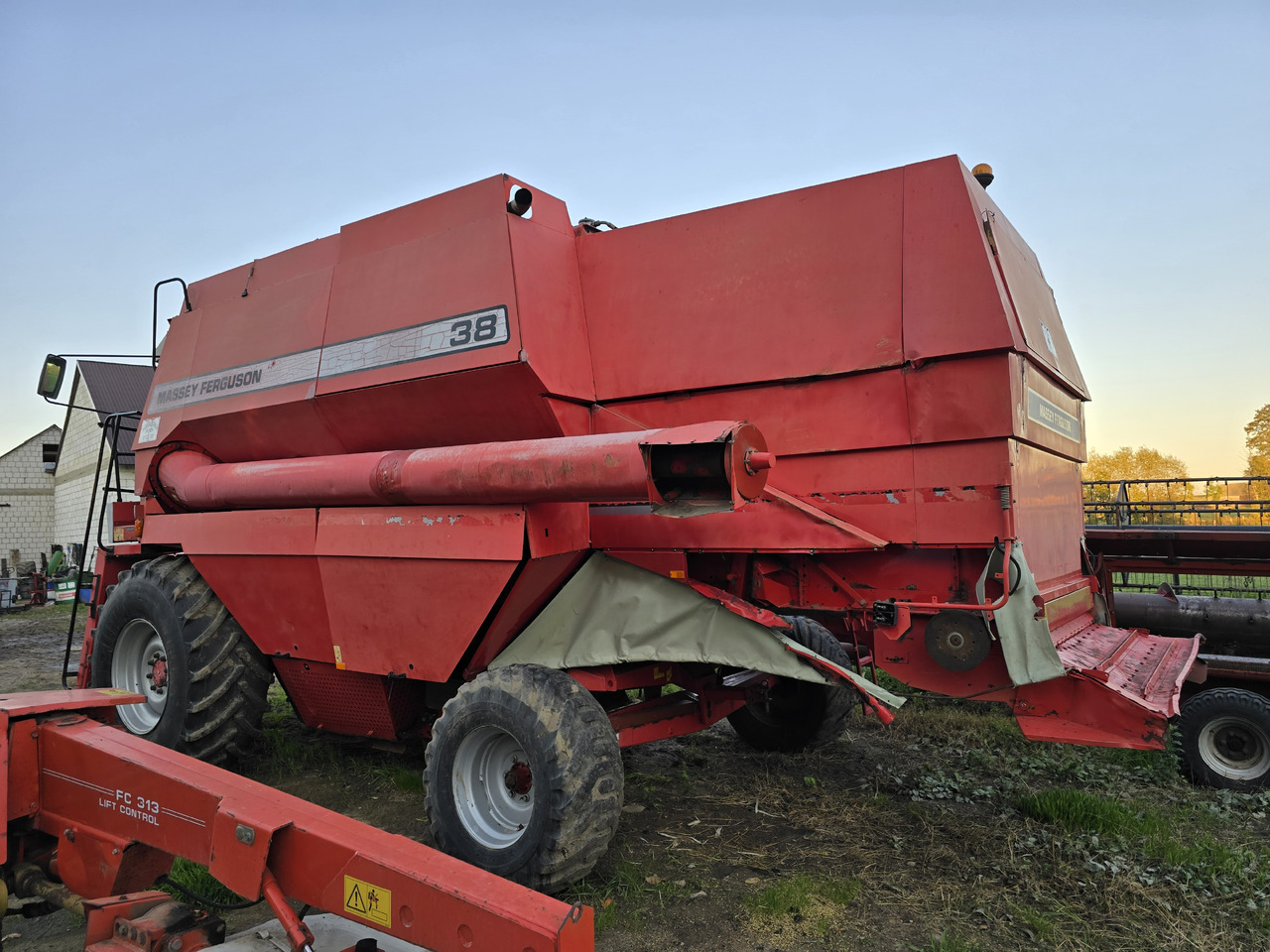 Massey-ferguson 38 - Kombajn za žetvu: slika massey-ferguson 38 - Kombajn za žetvu Massey-ferguson 38 - Kombajn za žetvu: slika massey-ferguson 38 - Kombajn za žetvu