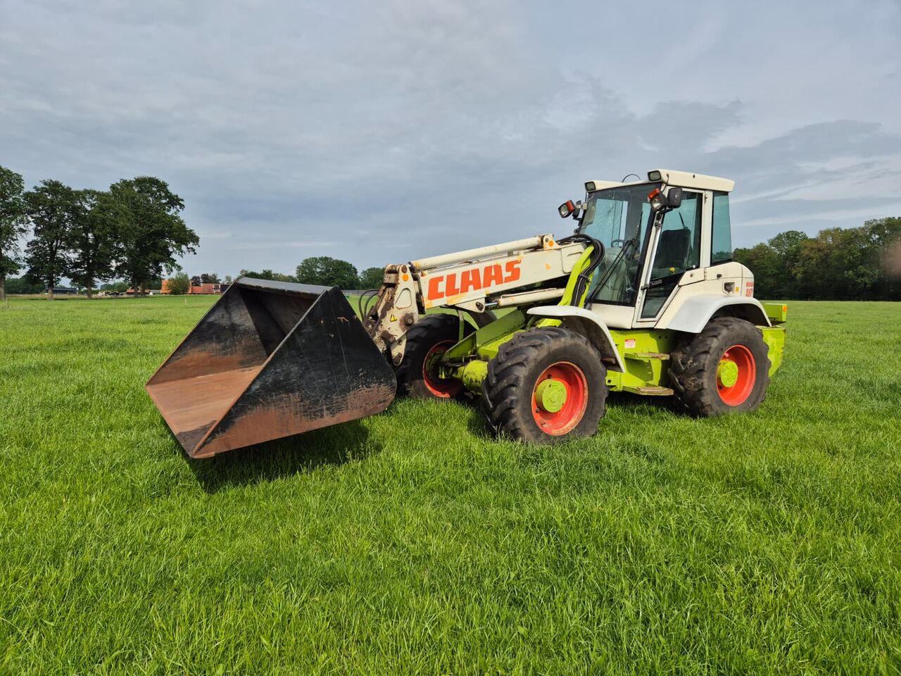 Claas Ranger 940 RX - Utovarivač na kotačima: slika Claas Ranger 940 RX - Utovarivač na kotačima Claas Ranger 940 RX - Utovarivač na kotačima: slika Claas Ranger 940 RX - Utovarivač na kotačima