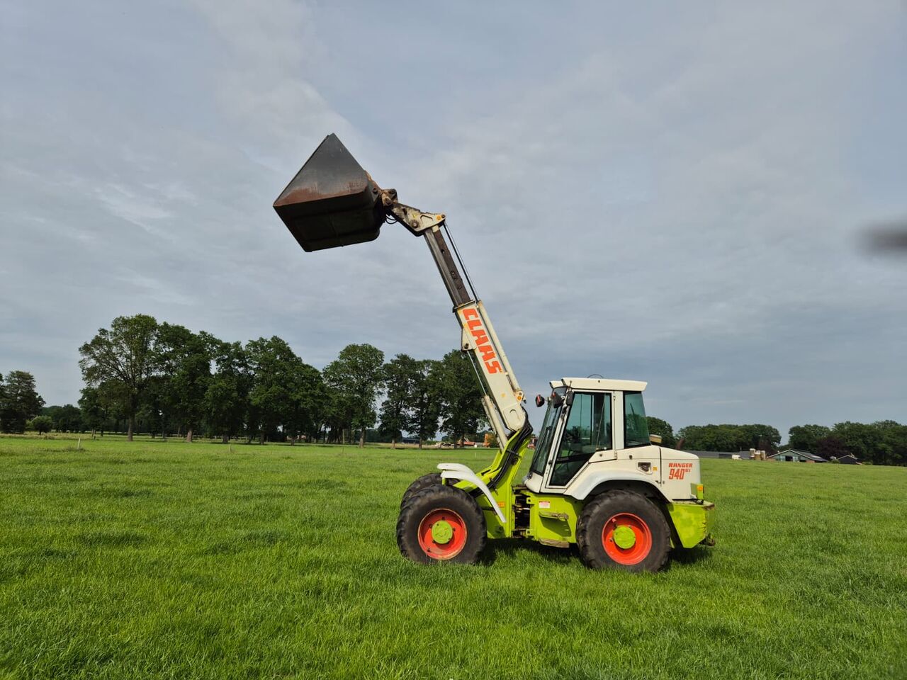 Claas Ranger 940 RX - Utovarivač na kotačima: slika Claas Ranger 940 RX - Utovarivač na kotačima Claas Ranger 940 RX - Utovarivač na kotačima: slika Claas Ranger 940 RX - Utovarivač na kotačima