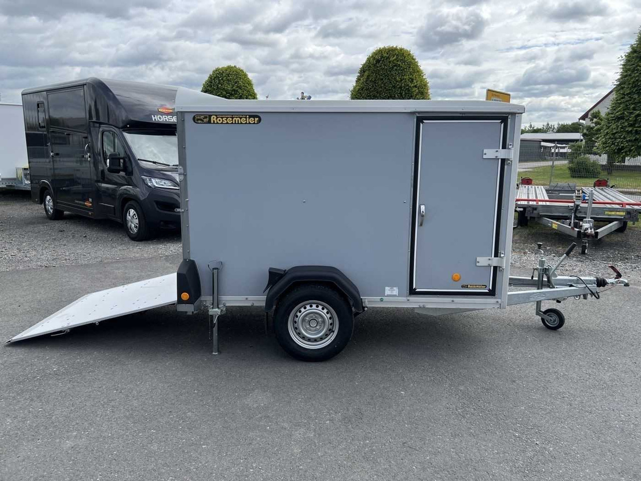 BOECKMANN KT 2513/135 F Tür TKL Stützen Kofferanhänger - Prikolica sa zatvorenim sandukom: slika BOECKMANN KT 2513/135 F Tür TKL Stützen Kofferanhänger - Prikolica sa zatvorenim sandukom BOECKMANN KT 2513/135 F Tür TKL Stützen Kofferanhänger - Prikolica sa zatvorenim sandukom: slika BOECKMANN KT 2513/135 F Tür TKL Stützen Kofferanhänger - Prikolica sa zatvorenim sandukom