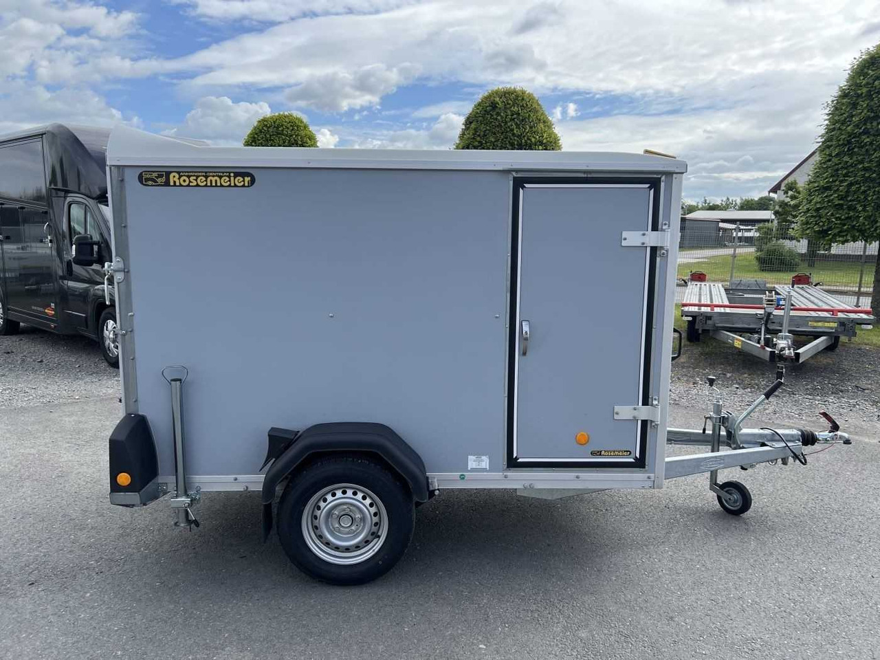 BOECKMANN KT 2513/135 F Tür TKL Stützen Kofferanhänger - Prikolica sa zatvorenim sandukom: slika BOECKMANN KT 2513/135 F Tür TKL Stützen Kofferanhänger - Prikolica sa zatvorenim sandukom BOECKMANN KT 2513/135 F Tür TKL Stützen Kofferanhänger - Prikolica sa zatvorenim sandukom: slika BOECKMANN KT 2513/135 F Tür TKL Stützen Kofferanhänger - Prikolica sa zatvorenim sandukom