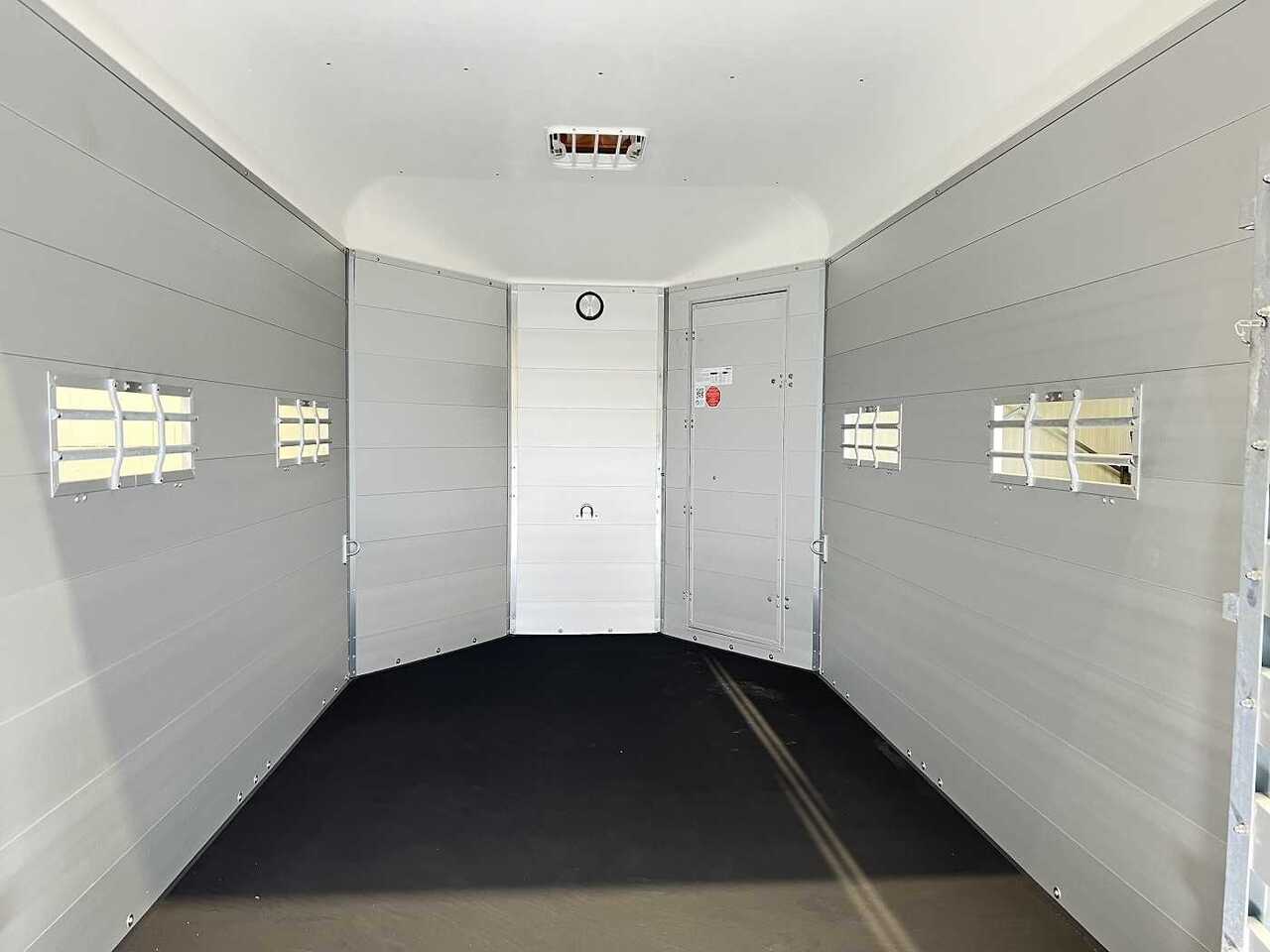 BOECKMANN VA 3520/35 P Viehanhänger - Prikolica za prijevoz stoke: slika BOECKMANN VA 3520/35 P Viehanhänger - Prikolica za prijevoz stoke BOECKMANN VA 3520/35 P Viehanhänger - Prikolica za prijevoz stoke: slika BOECKMANN VA 3520/35 P Viehanhänger - Prikolica za prijevoz stoke