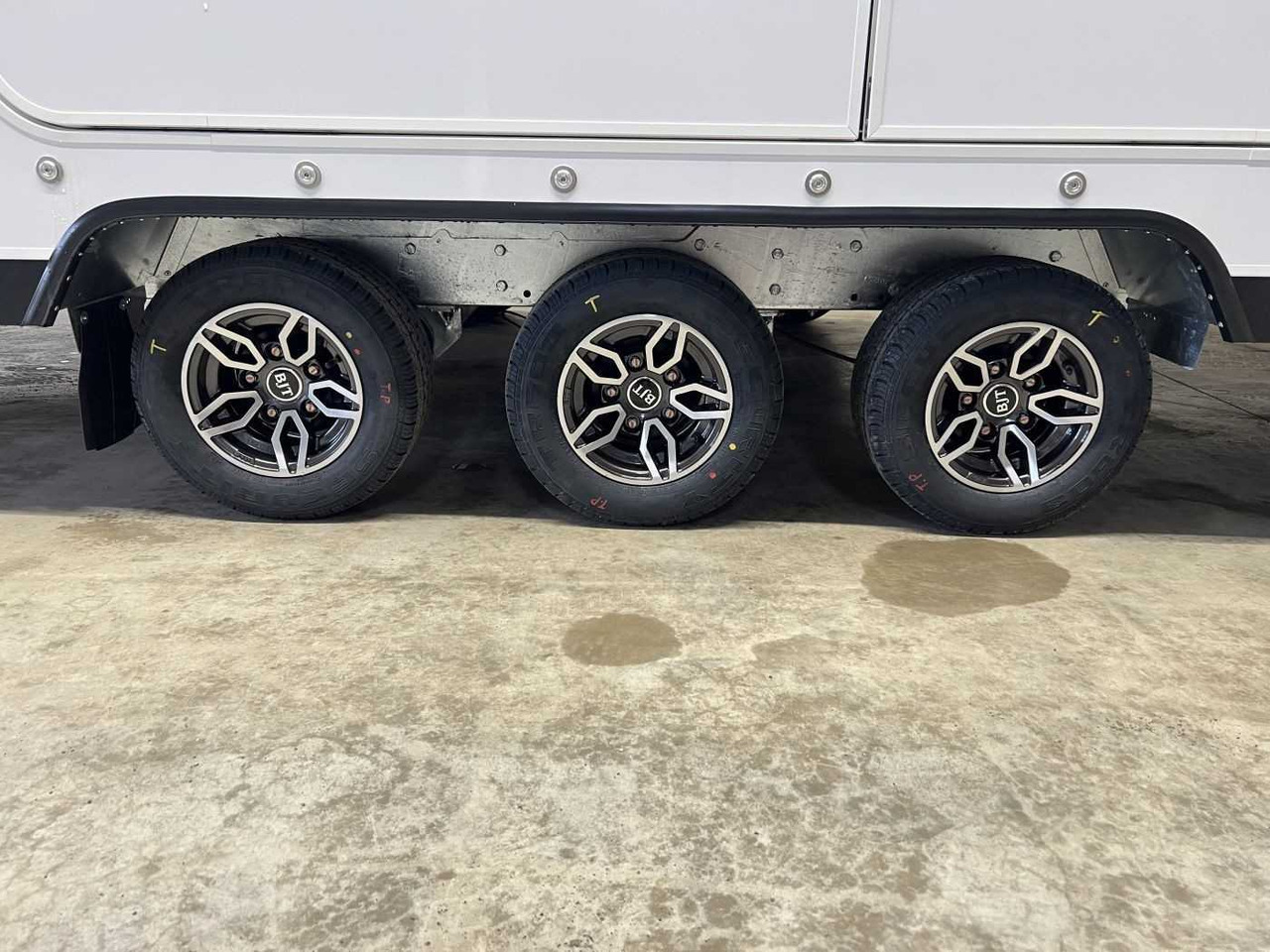 Novi Prikolica za prijevoz automobila BRIAN_JAMES Race Transporter 7 Autotransporter geschlossen: slika Novi Prikolica za prijevoz automobila BRIAN_JAMES Race Transporter 7 Autotransporter geschlossen