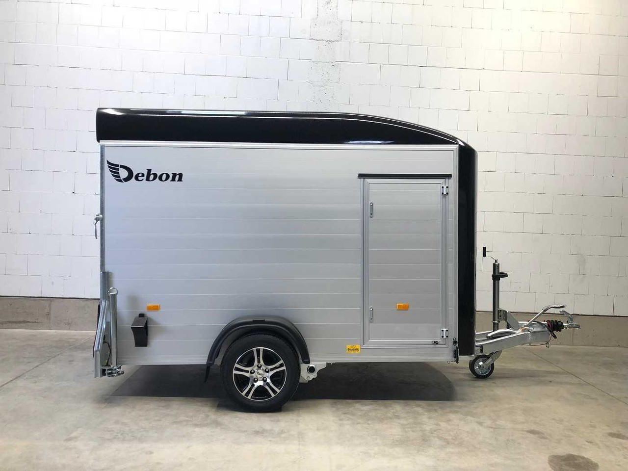 CHEVAL LIBERTE DEBON C300 Roadster Alufelge Kofferanhänger - Prikolica za motocikl: slika CHEVAL LIBERTE DEBON C300 Roadster Alufelge Kofferanhänger - Prikolica za motocikl CHEVAL LIBERTE DEBON C300 Roadster Alufelge Kofferanhänger - Prikolica za motocikl: slika CHEVAL LIBERTE DEBON C300 Roadster Alufelge Kofferanhänger - Prikolica za motocikl