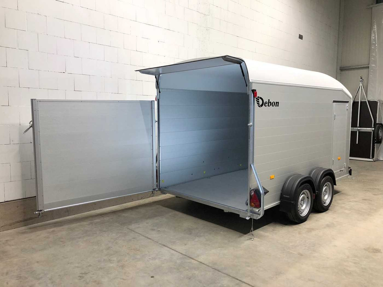 CHEVAL LIBERTE DEBON C700 Roadster Kofferanhänger - Prikolica sa zatvorenim sandukom: slika CHEVAL LIBERTE DEBON C700 Roadster Kofferanhänger - Prikolica sa zatvorenim sandukom CHEVAL LIBERTE DEBON C700 Roadster Kofferanhänger - Prikolica sa zatvorenim sandukom: slika CHEVAL LIBERTE DEBON C700 Roadster Kofferanhänger - Prikolica sa zatvorenim sandukom