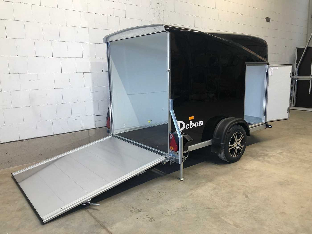 CHEVAL LIBERTE DEBON Cargo 1300.02+Tür Alu-Felgen Kofferanhänger - Prikolica sa zatvorenim sandukom: slika CHEVAL LIBERTE DEBON Cargo 1300.02+Tür Alu-Felgen Kofferanhänger - Prikolica sa zatvorenim sandukom CHEVAL LIBERTE DEBON Cargo 1300.02+Tür Alu-Felgen Kofferanhänger - Prikolica sa zatvorenim sandukom: slika CHEVAL LIBERTE DEBON Cargo 1300.02+Tür Alu-Felgen Kofferanhänger - Prikolica sa zatvorenim sandukom