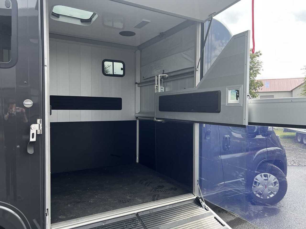 Kamion za prijevoz konja Fiat Böckmann Compact Basic LKW: slika Kamion za prijevoz konja Fiat Böckmann Compact Basic LKW