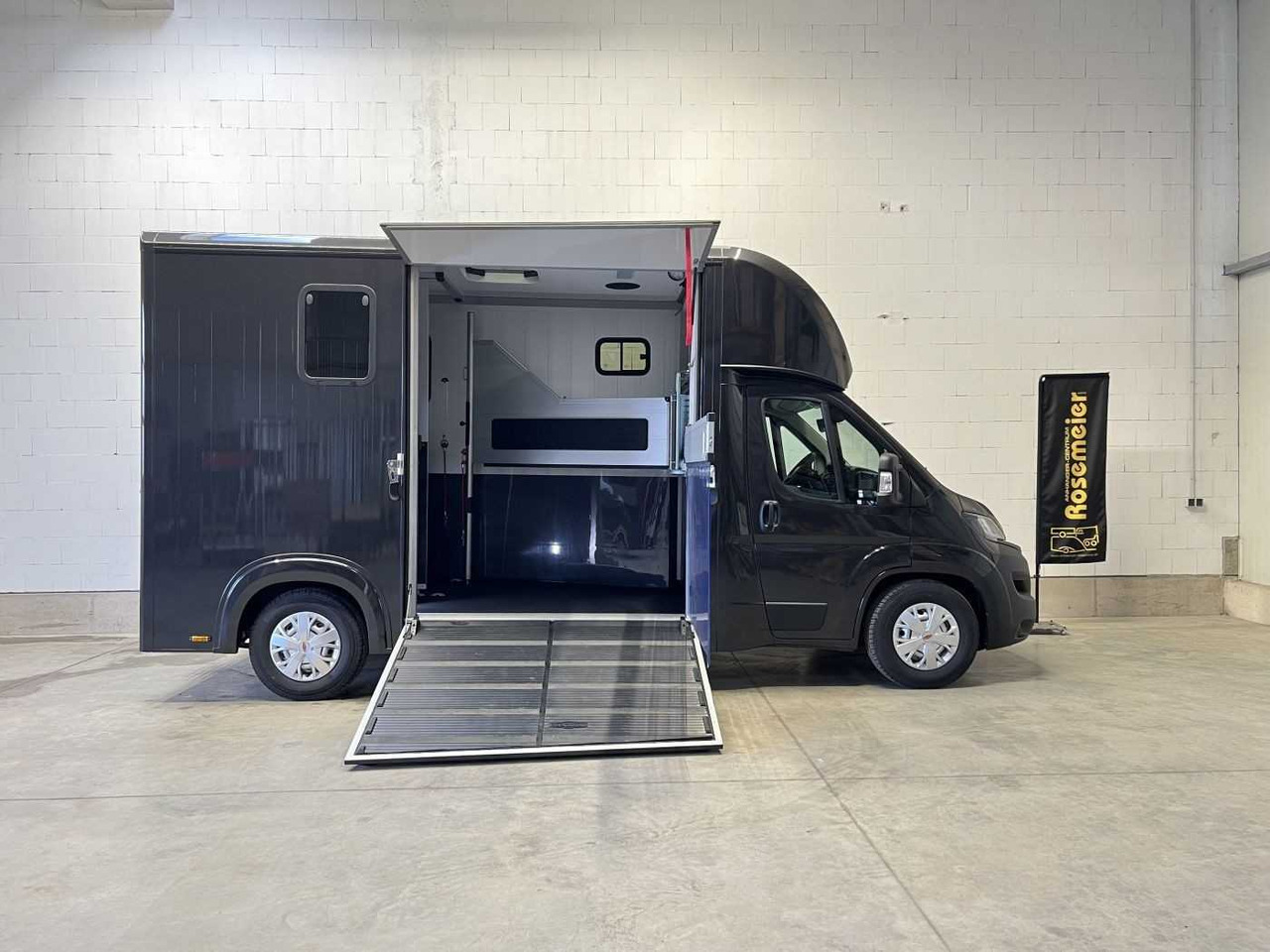 Fiat Böckmann Compact Stall LKW - Kamion za prijevoz konja: slika Fiat Böckmann Compact Stall LKW - Kamion za prijevoz konja Fiat Böckmann Compact Stall LKW - Kamion za prijevoz konja: slika Fiat Böckmann Compact Stall LKW - Kamion za prijevoz konja