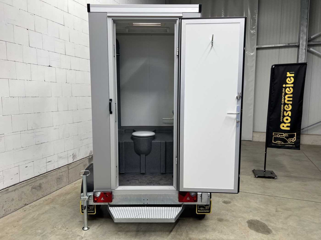 ROSEMEIER VE Baustellentoilette Comfort TUA Toilettenanhänger - Prikolica: slika ROSEMEIER VE Baustellentoilette Comfort TUA Toilettenanhänger - Prikolica ROSEMEIER VE Baustellentoilette Comfort TUA Toilettenanhänger - Prikolica: slika ROSEMEIER VE Baustellentoilette Comfort TUA Toilettenanhänger - Prikolica