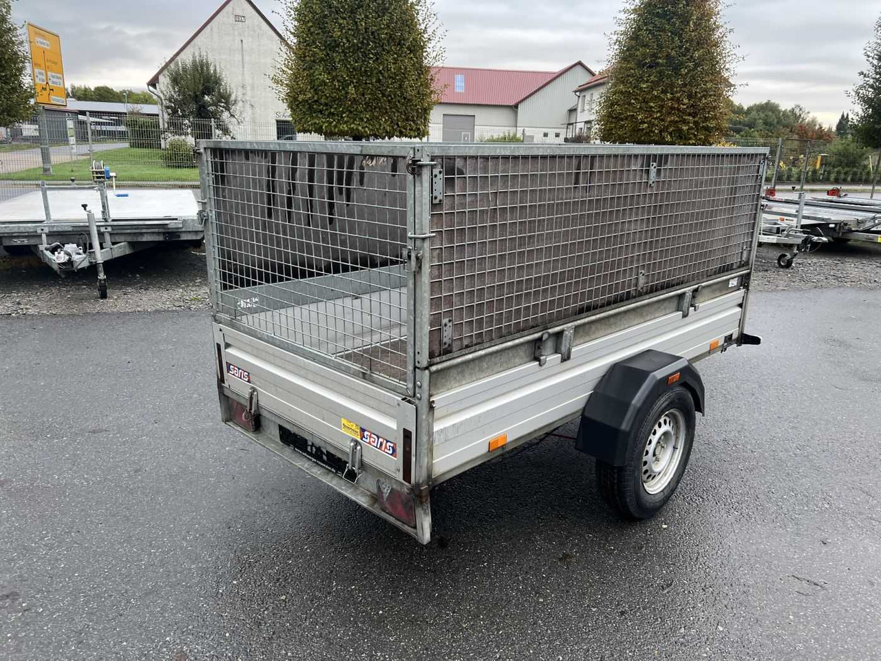 SARIS BMG135V McAlu Compact Gitter Kastenanhänger gebr - Auto prikolica: slika SARIS BMG135V McAlu Compact Gitter Kastenanhänger gebr - Auto prikolica SARIS BMG135V McAlu Compact Gitter Kastenanhänger gebr - Auto prikolica: slika SARIS BMG135V McAlu Compact Gitter Kastenanhänger gebr - Auto prikolica