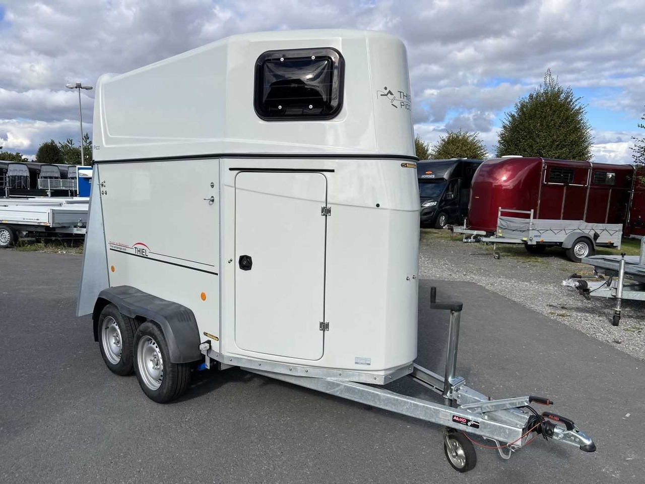 THIEL TF5 Pico Pferdeanhänger - Prikolica za konje: slika THIEL TF5 Pico Pferdeanhänger - Prikolica za konje THIEL TF5 Pico Pferdeanhänger - Prikolica za konje: slika THIEL TF5 Pico Pferdeanhänger - Prikolica za konje