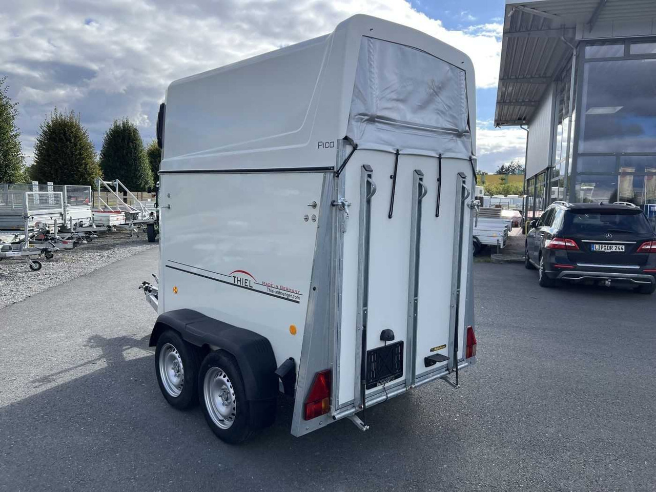 THIEL TF5 Pico Pferdeanhänger - Prikolica za konje: slika THIEL TF5 Pico Pferdeanhänger - Prikolica za konje THIEL TF5 Pico Pferdeanhänger - Prikolica za konje: slika THIEL TF5 Pico Pferdeanhänger - Prikolica za konje