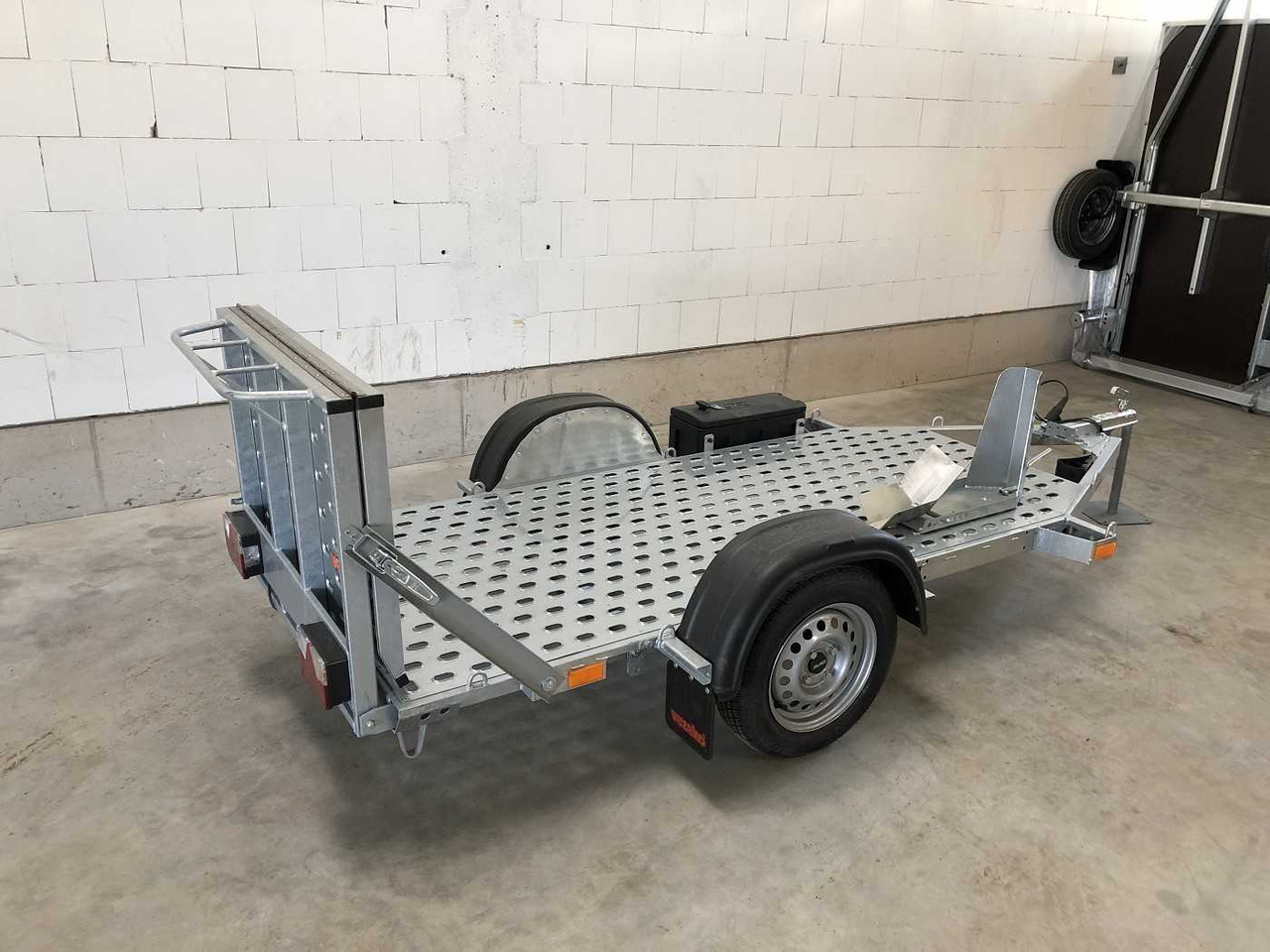 VEZEKO Motovan A + Box Motorradanhänger - Prikolica za motocikl: slika VEZEKO Motovan A + Box Motorradanhänger - Prikolica za motocikl VEZEKO Motovan A + Box Motorradanhänger - Prikolica za motocikl: slika VEZEKO Motovan A + Box Motorradanhänger - Prikolica za motocikl