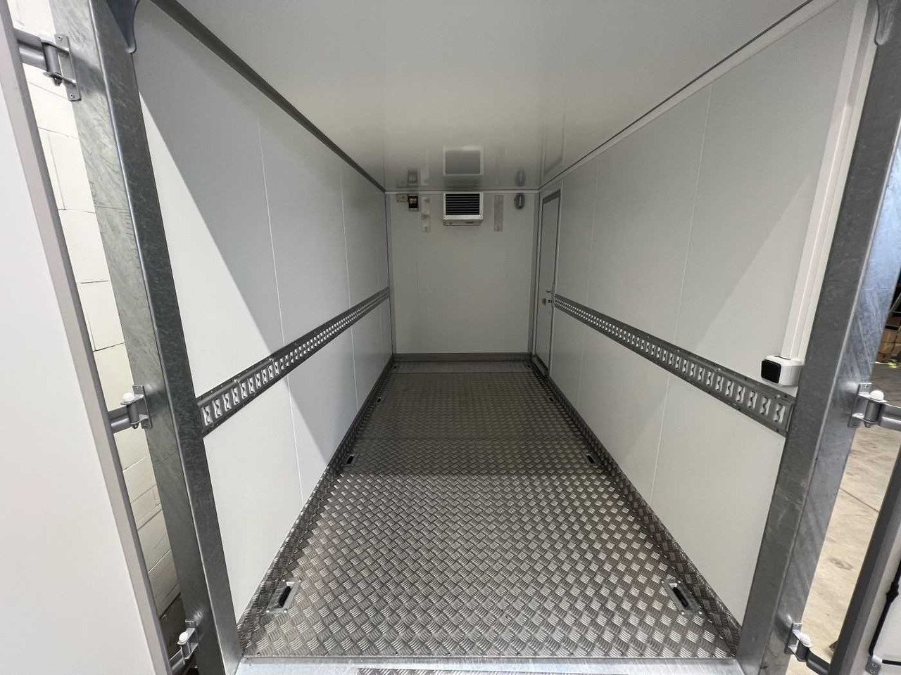 VEZEKO TK C 30.35 KH Rampe ausziehbar Kühlanhänger - Prikolica hladnjača: slika VEZEKO TK C 30.35 KH Rampe ausziehbar Kühlanhänger - Prikolica hladnjača VEZEKO TK C 30.35 KH Rampe ausziehbar Kühlanhänger - Prikolica hladnjača: slika VEZEKO TK C 30.35 KH Rampe ausziehbar Kühlanhänger - Prikolica hladnjača