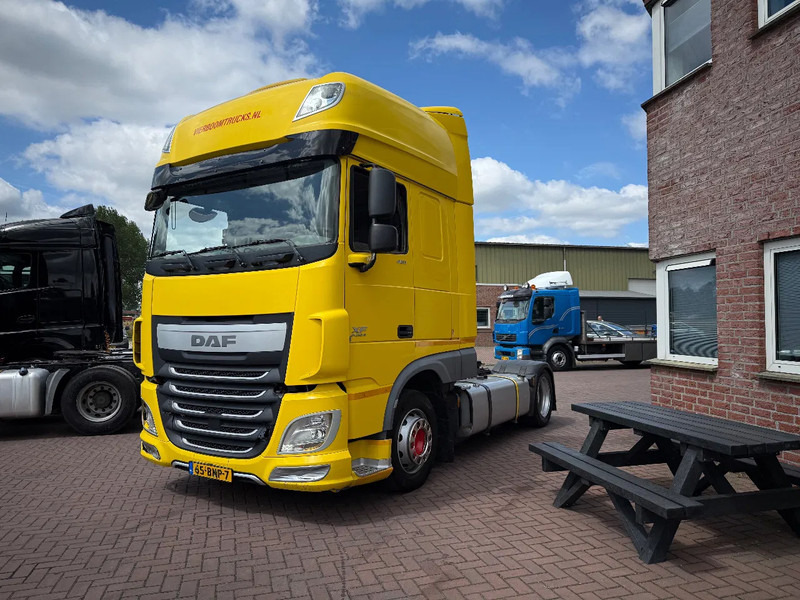 DAF XF 460 XF460 SSC Lowdeck / 2x tank / Night airco - Tegljač: slika DAF XF 460 XF460 SSC Lowdeck / 2x tank / Night airco - Tegljač DAF XF 460 XF460 SSC Lowdeck / 2x tank / Night airco - Tegljač: slika DAF XF 460 XF460 SSC Lowdeck / 2x tank / Night airco - Tegljač