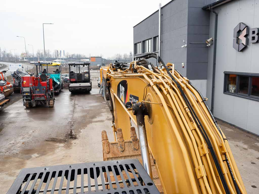 Bager gusjeničar CATERPILLAR 320F: slika Bager gusjeničar CATERPILLAR 320F