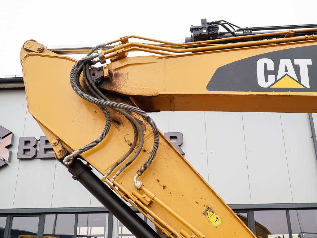 Bager gusjeničar CATERPILLAR 320F: slika Bager gusjeničar CATERPILLAR 320F