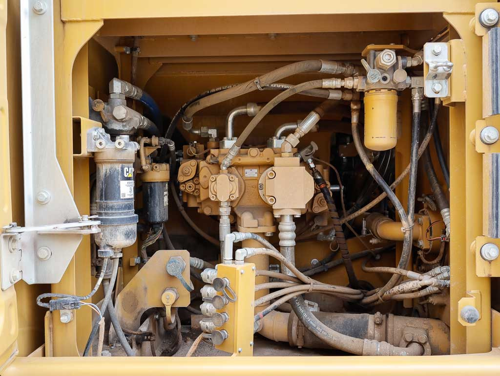 Bager gusjeničar CATERPILLAR 320F: slika Bager gusjeničar CATERPILLAR 320F