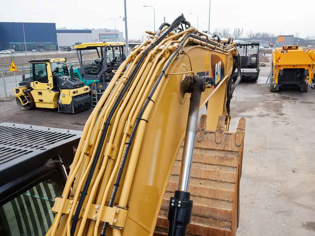 Bager gusjeničar CATERPILLAR 320F: slika Bager gusjeničar CATERPILLAR 320F