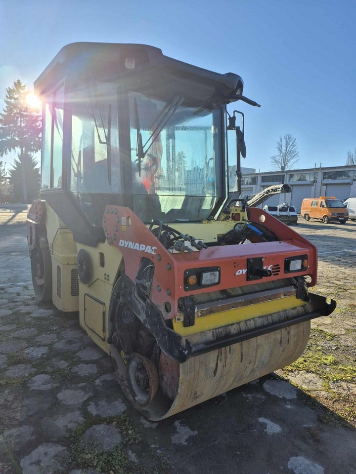 DYNAPAC CC 234HF - Cestovni valjak: slika DYNAPAC CC 234HF - Cestovni valjak DYNAPAC CC 234HF - Cestovni valjak: slika DYNAPAC CC 234HF - Cestovni valjak