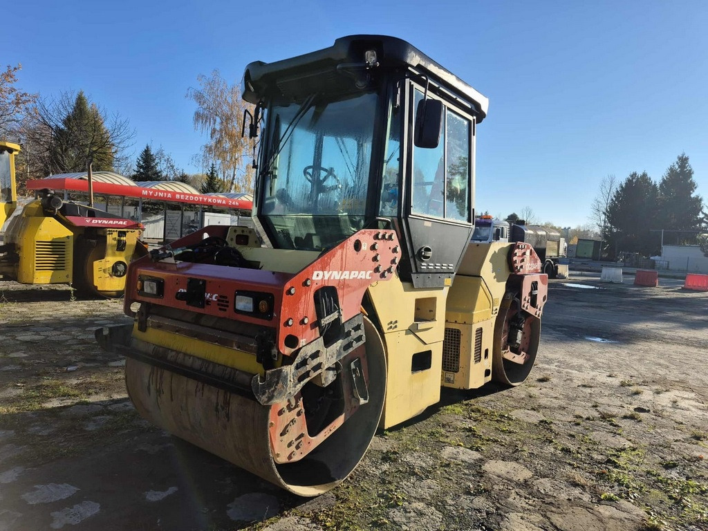 DYNAPAC CC 234HF - Cestovni valjak: slika DYNAPAC CC 234HF - Cestovni valjak DYNAPAC CC 234HF - Cestovni valjak: slika DYNAPAC CC 234HF - Cestovni valjak