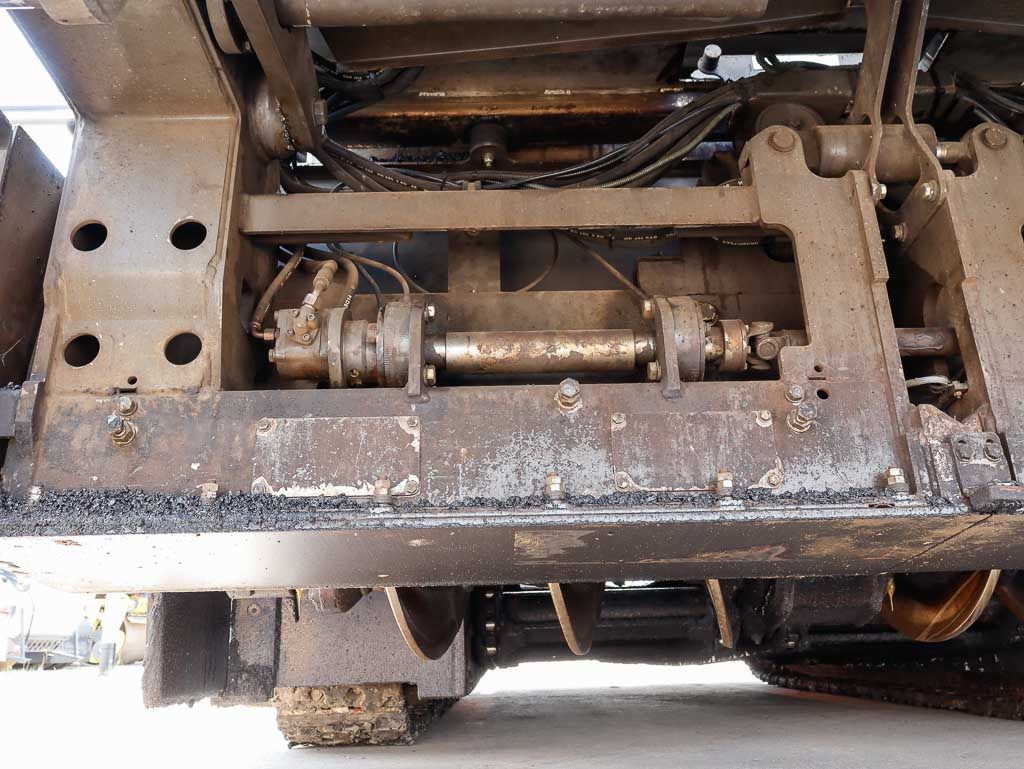Finišer za asfalt VOLVO ABG P6820C: slika Finišer za asfalt VOLVO ABG P6820C
