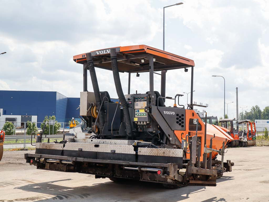 Finišer za asfalt VOLVO ABG P6820C: slika Finišer za asfalt VOLVO ABG P6820C