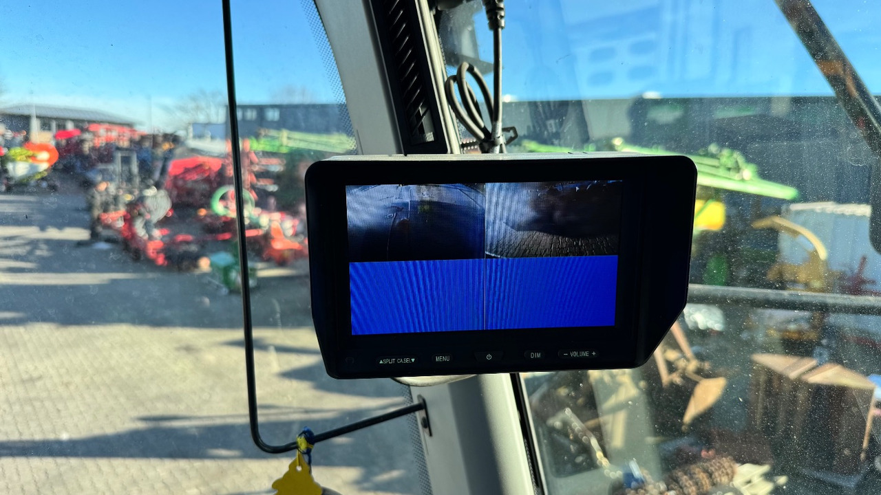 CLAAS Lexion 6900 TerraTrac 890 full Options - Kombajn za žetvu: slika CLAAS Lexion 6900 TerraTrac 890 full Options - Kombajn za žetvu CLAAS Lexion 6900 TerraTrac 890 full Options - Kombajn za žetvu: slika CLAAS Lexion 6900 TerraTrac 890 full Options - Kombajn za žetvu