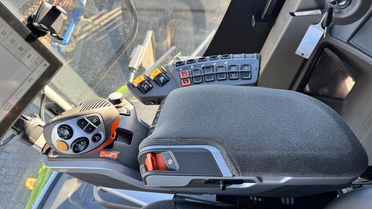 CLAAS Lexion 6900 TerraTrac 890 full Options - Kombajn za žetvu: slika CLAAS Lexion 6900 TerraTrac 890 full Options - Kombajn za žetvu CLAAS Lexion 6900 TerraTrac 890 full Options - Kombajn za žetvu: slika CLAAS Lexion 6900 TerraTrac 890 full Options - Kombajn za žetvu