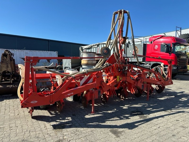 Kuhn Maxima 8 Reihen - Sijačica: slika Kuhn Maxima 8 Reihen - Sijačica Kuhn Maxima 8 Reihen - Sijačica: slika Kuhn Maxima 8 Reihen - Sijačica